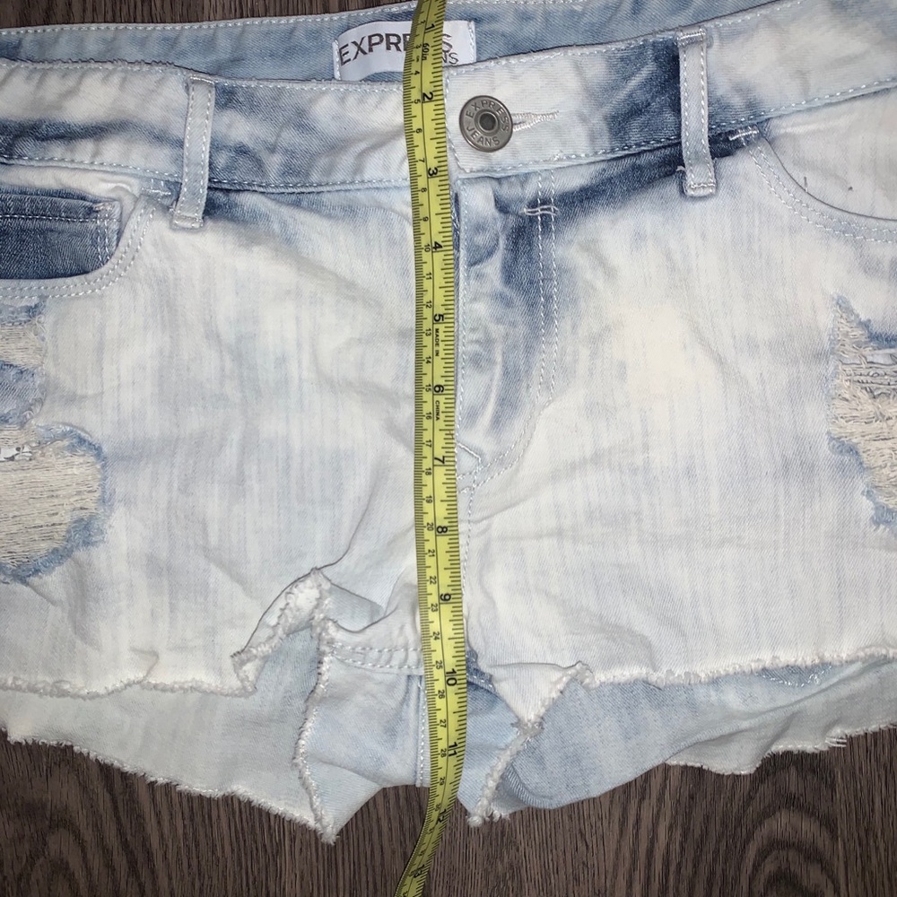 Express Shorts - Picture 12 of 13